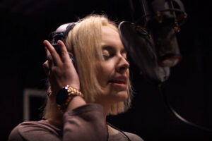 Sober musician Mindy Davey in the studio