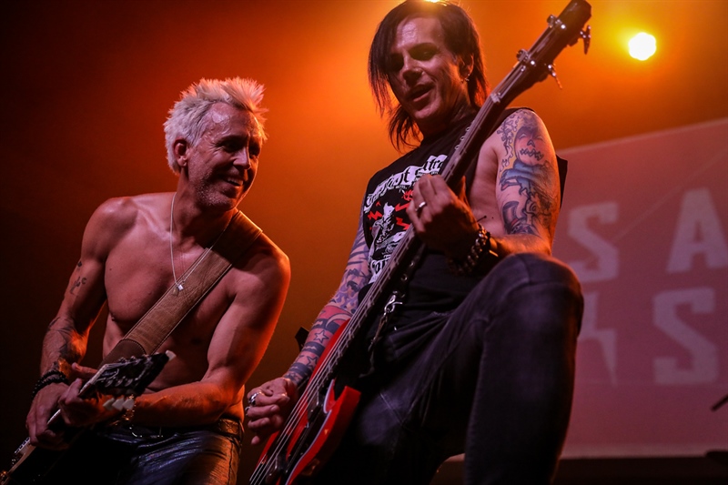 Wes Geer and bassist jamming at Rock to Recovery